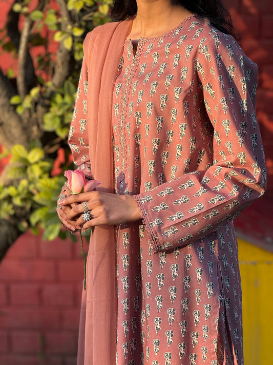 Tea Pink - Unstitched Lawn (cotton 4.5m)